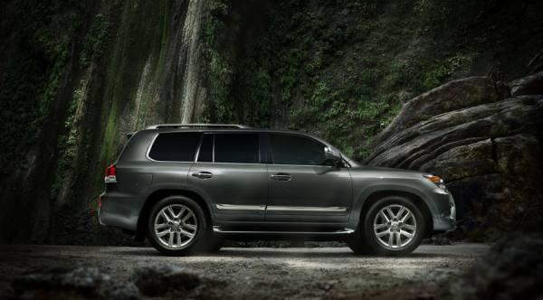 Photograph Jeff Ludes Lexus Lx on One Eyeland